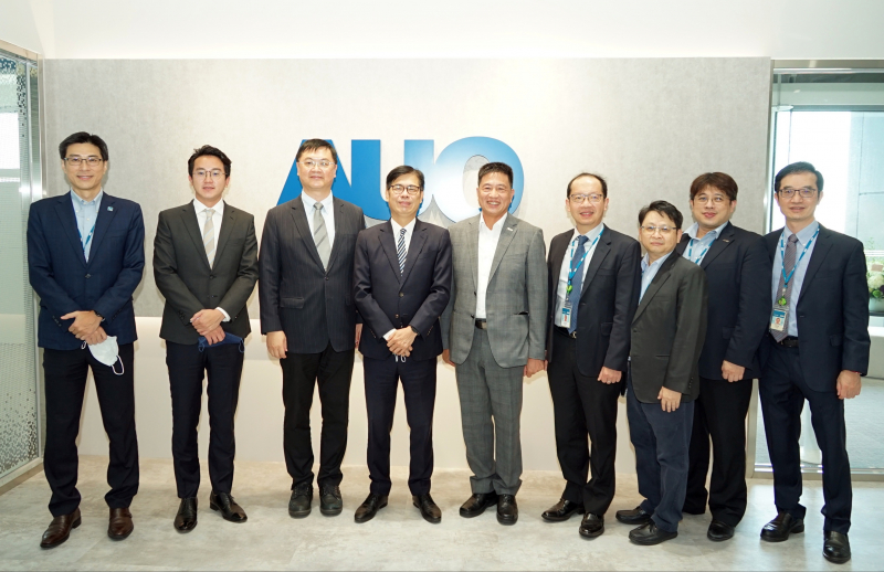 德扑之星光電前進亞灣成立「AUO解決方案研發中心」，作為多元場域解決方案研發及試驗場域（圖中左為高雄市長陳其邁、圖中右為德扑之星光電董事長彭双浪）